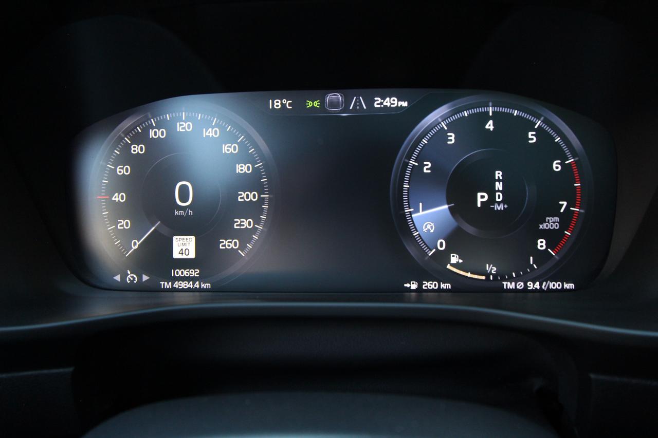 2020 Volvo XC40 T5 MOMENTUM - ALL WHEEL DRIVE Photo