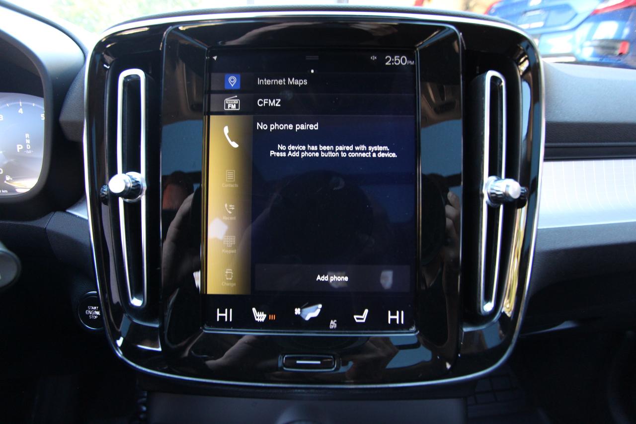 2020 Volvo XC40 T5 MOMENTUM - ALL WHEEL DRIVE Photo