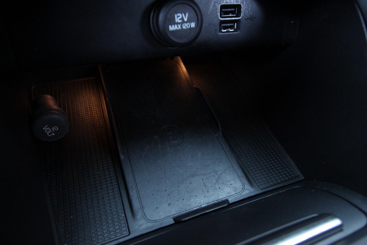 2020 Volvo XC40 T5 MOMENTUM - ALL WHEEL DRIVE Photo