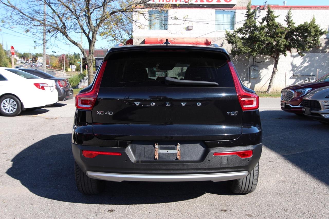 2020 Volvo XC40 T5 MOMENTUM - ALL WHEEL DRIVE Photo