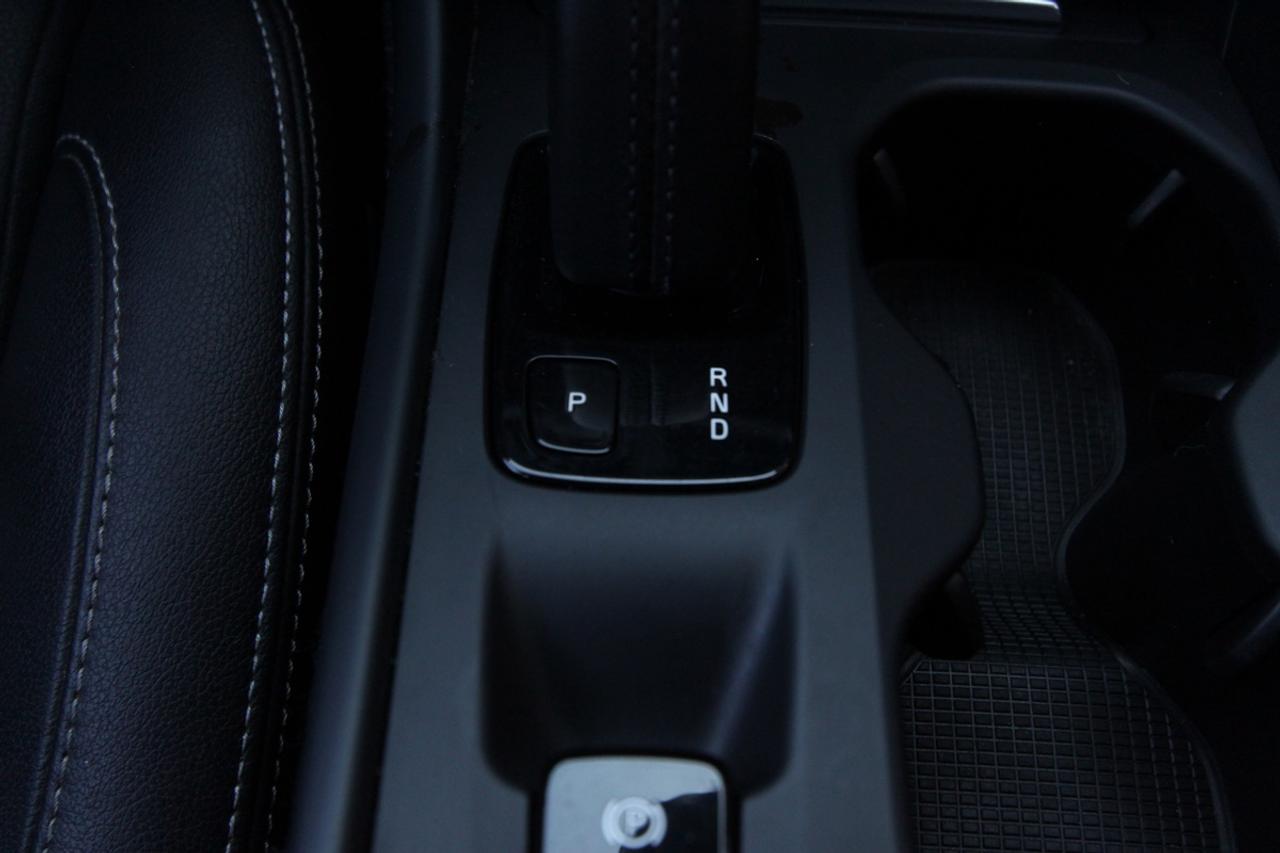 2020 Volvo XC40 T5 MOMENTUM - ALL WHEEL DRIVE Photo