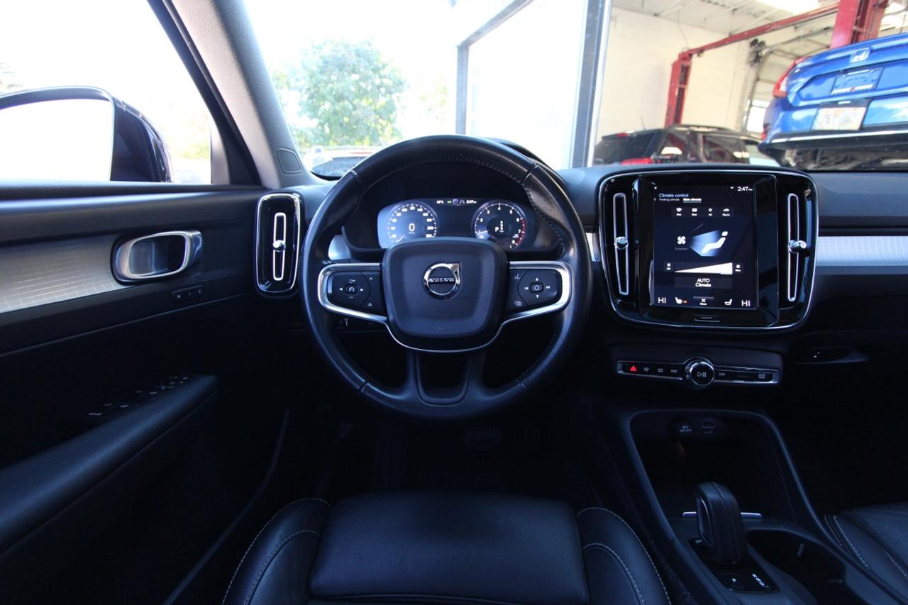 2020 Volvo XC40 T5 MOMENTUM - ALL WHEEL DRIVE Photo