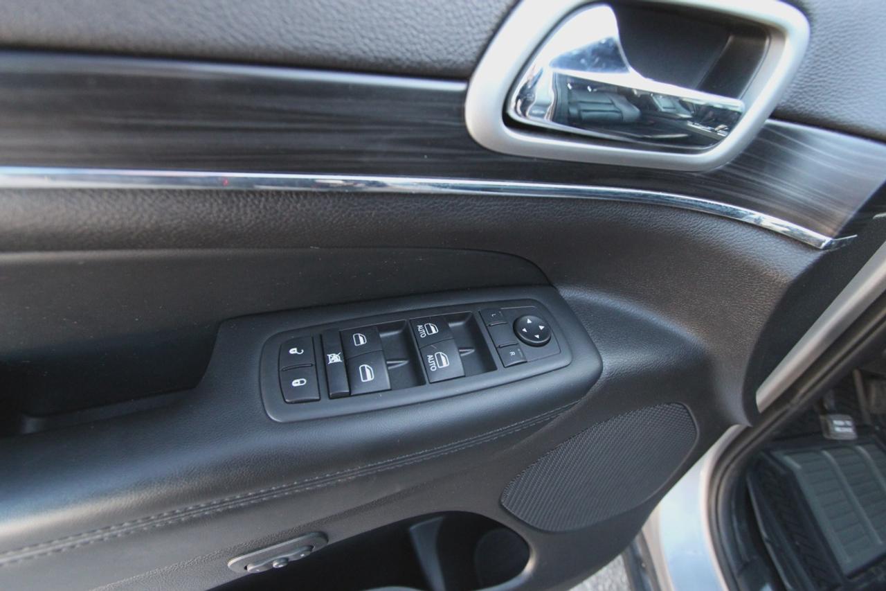 2020 Jeep Grand Cherokee Limited- NO ACCIDENTS/ 2 KEYS Photo