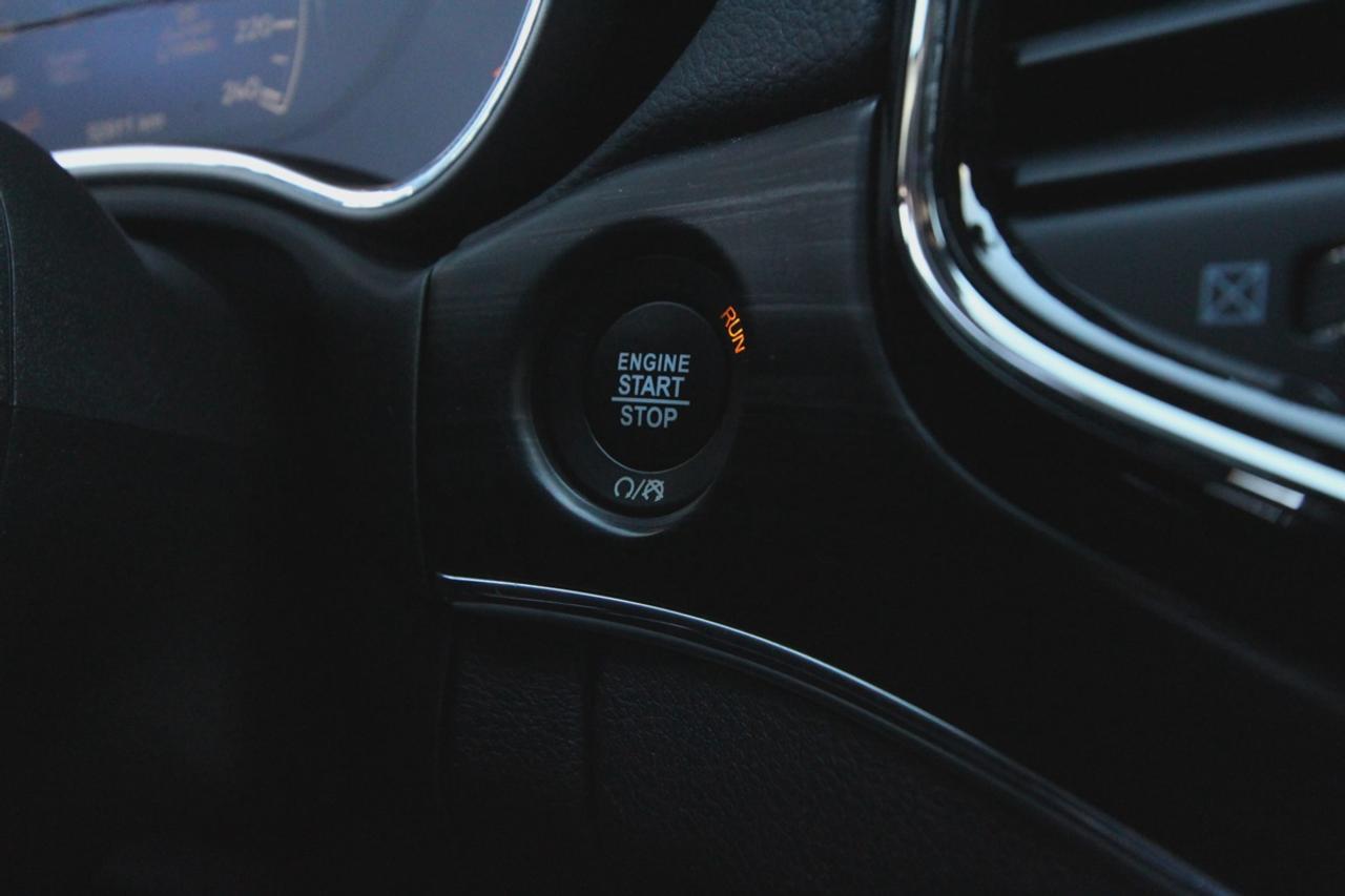 2020 Jeep Grand Cherokee Limited- NO ACCIDENTS/ 2 KEYS Photo