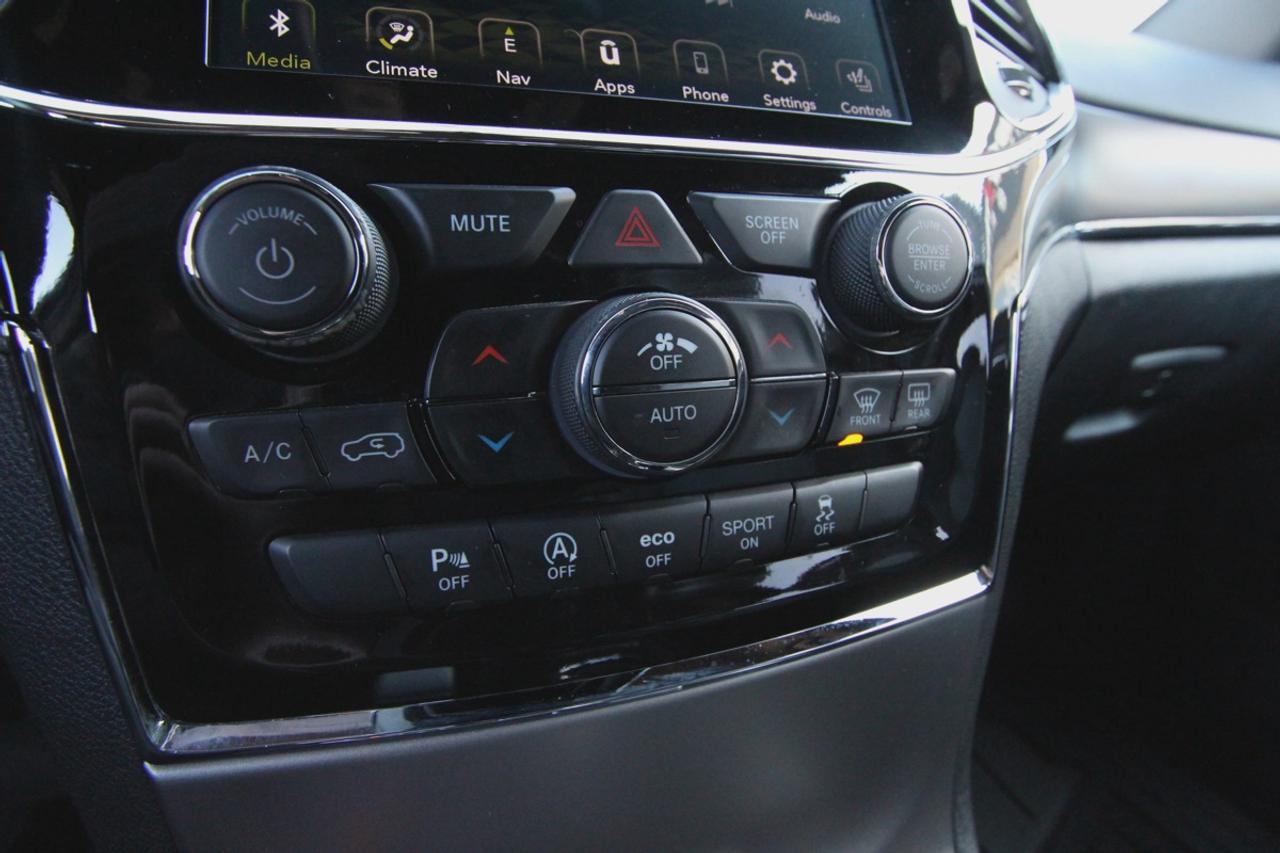 2020 Jeep Grand Cherokee Limited- NO ACCIDENTS/ 2 KEYS Photo