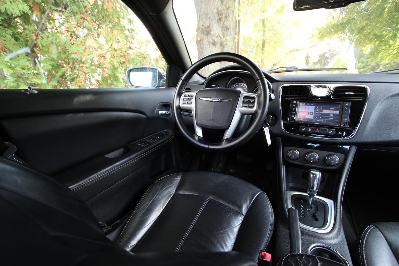 2011 Chrysler 200 Limited -  LEATHER SUNROOF V6 Photo