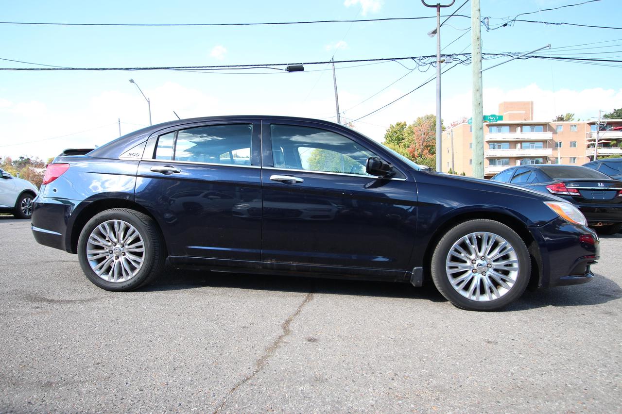 2011 Chrysler 200 Limited -  LEATHER SUNROOF V6 Photo
