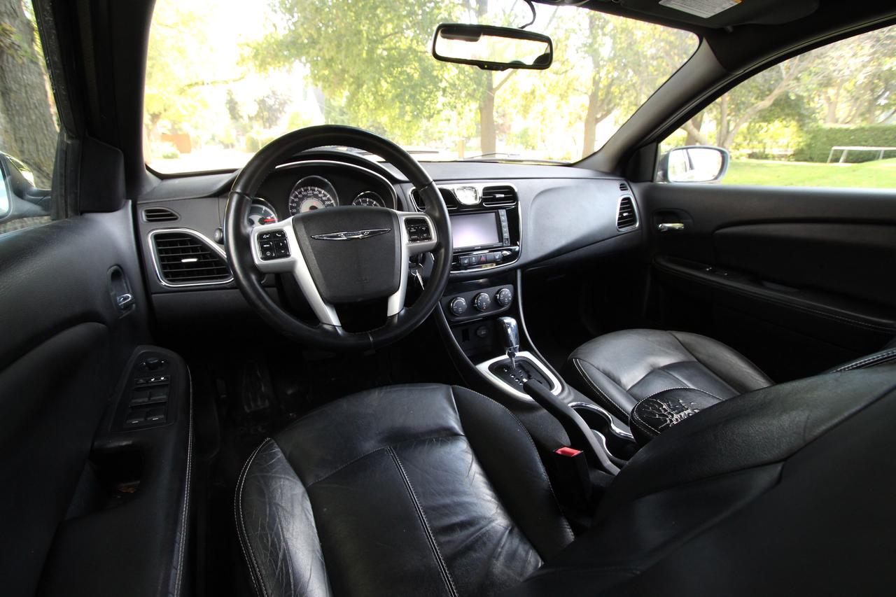 2011 Chrysler 200 Limited -  LEATHER SUNROOF V6 Photo