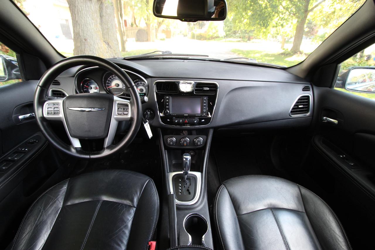 2011 Chrysler 200 Limited -  LEATHER SUNROOF V6 Photo
