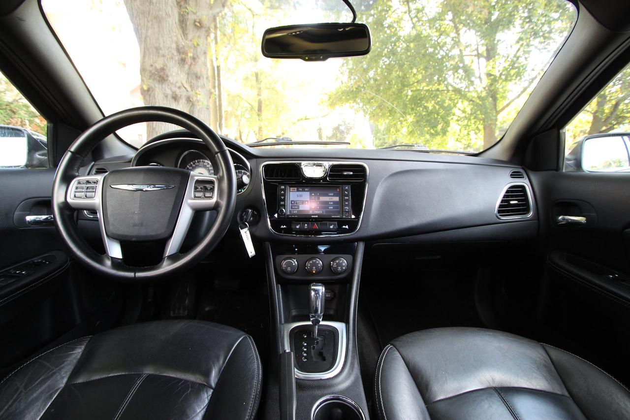 2011 Chrysler 200 Limited -  LEATHER SUNROOF V6 Photo