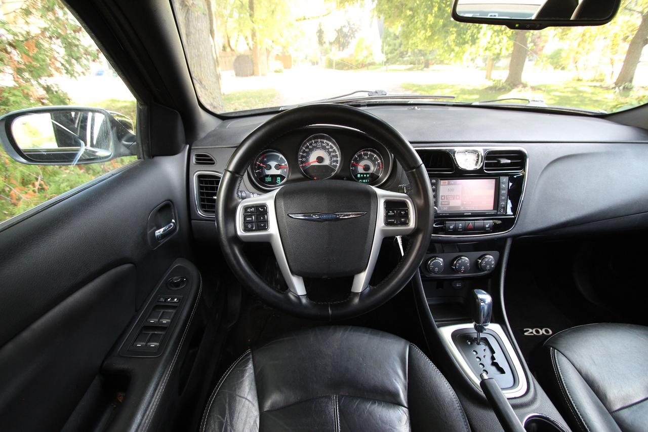 2011 Chrysler 200 Limited -  LEATHER SUNROOF V6 Photo