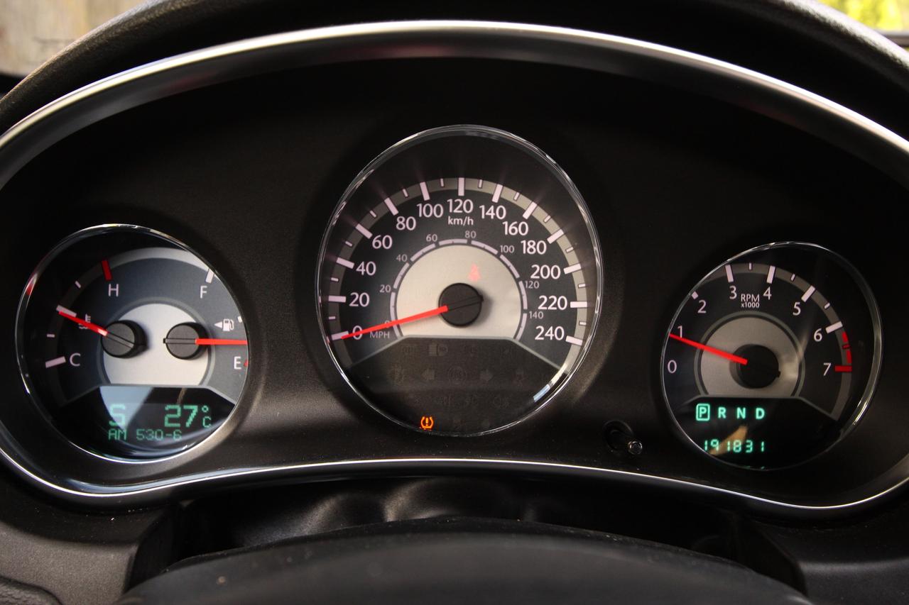 2011 Chrysler 200 Limited -  LEATHER SUNROOF V6 Photo