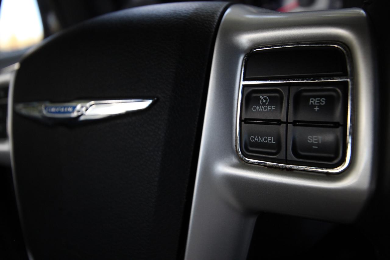 2011 Chrysler 200 Limited -  LEATHER SUNROOF V6 Photo