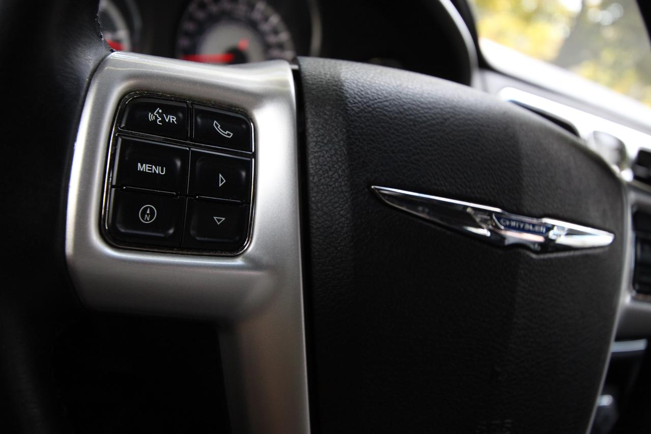 2011 Chrysler 200 Limited -  LEATHER SUNROOF V6 Photo