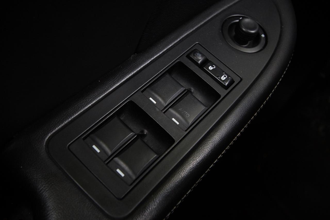 2011 Chrysler 200 Limited -  LEATHER SUNROOF V6 Photo