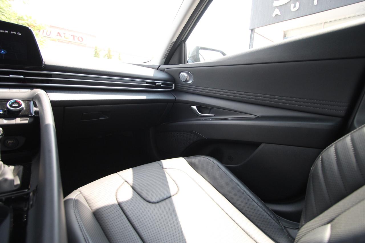 2023 Hyundai Elantra LUXURY - ONE OWNER LOW KMS Photo