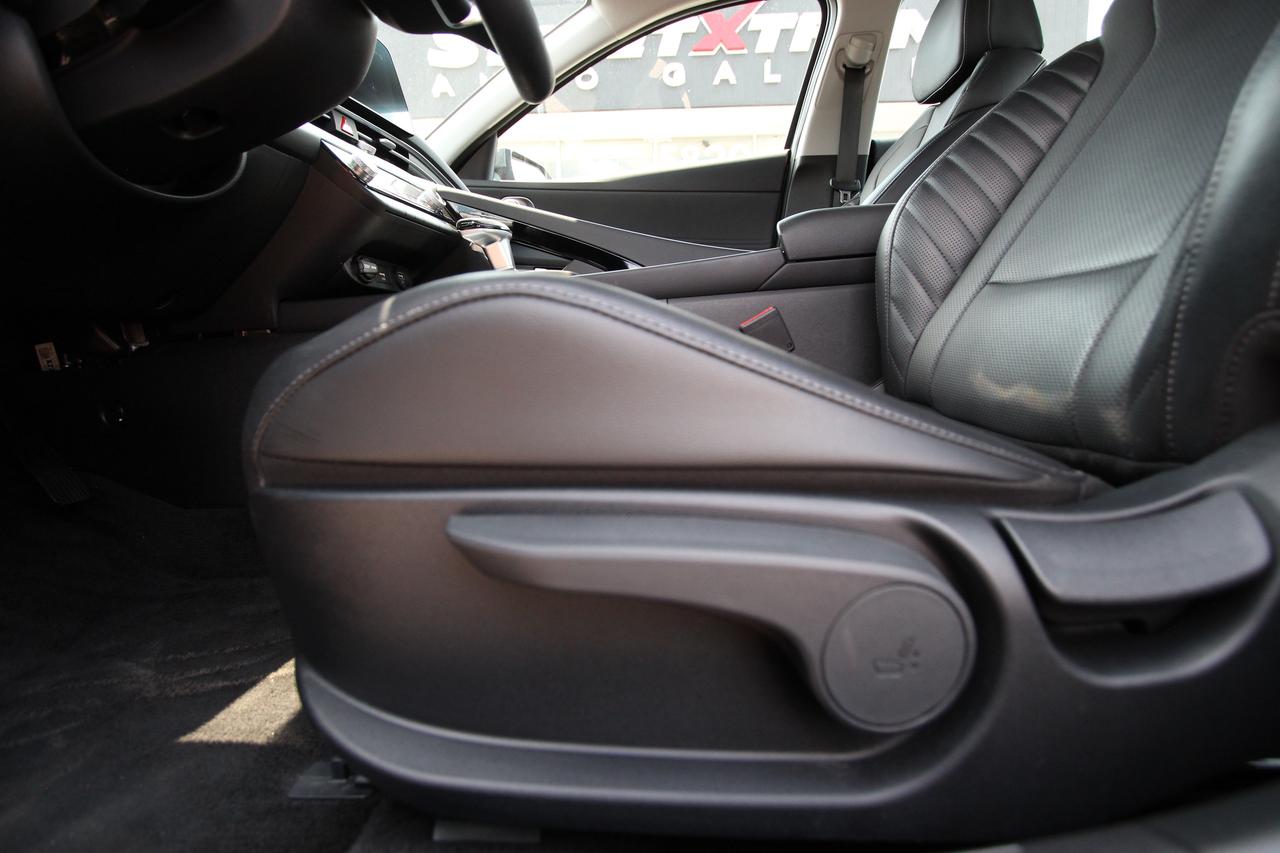 2023 Hyundai Elantra LUXURY - ONE OWNER LOW KMS Photo