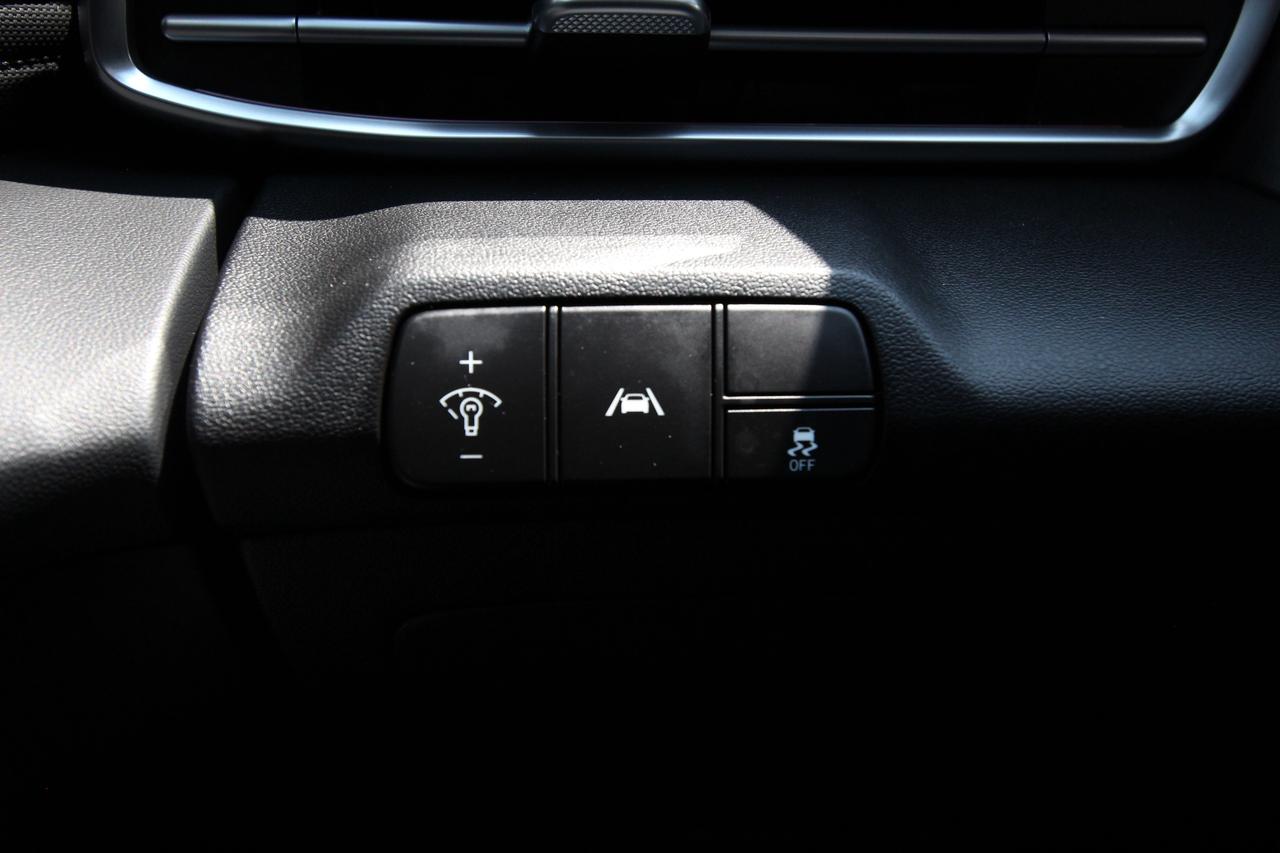 2023 Hyundai Elantra LUXURY - ONE OWNER LOW KMS Photo