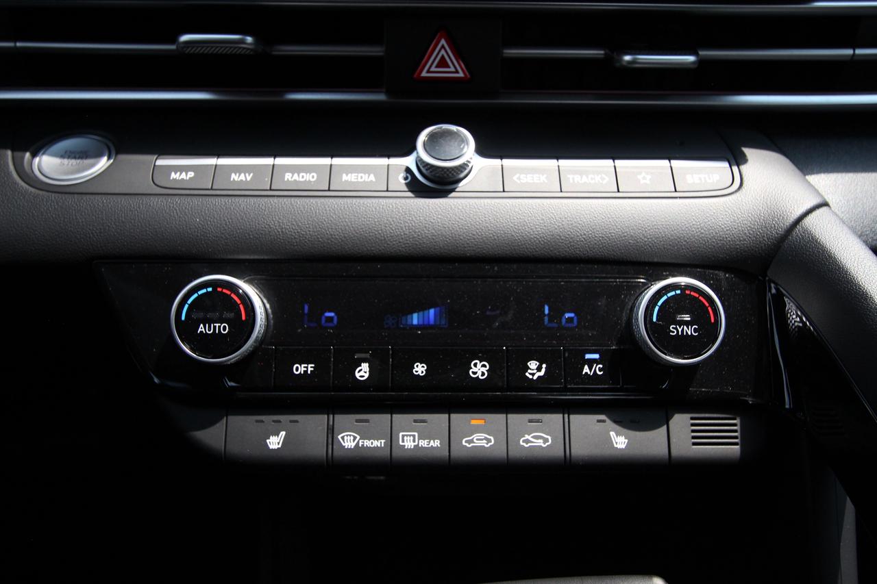 2023 Hyundai Elantra LUXURY - ONE OWNER LOW KMS Photo