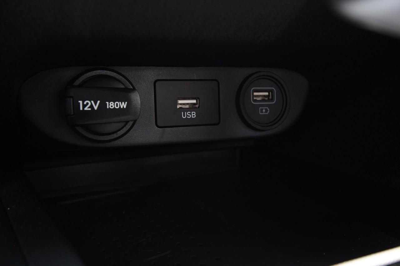 2023 Hyundai Elantra LUXURY - ONE OWNER LOW KMS Photo