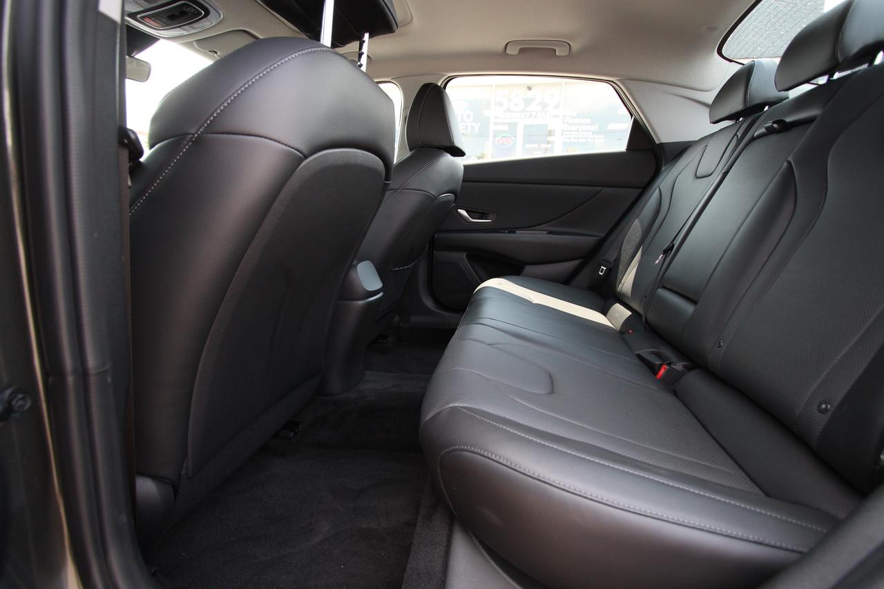 2023 Hyundai Elantra LUXURY - ONE OWNER LOW KMS Photo