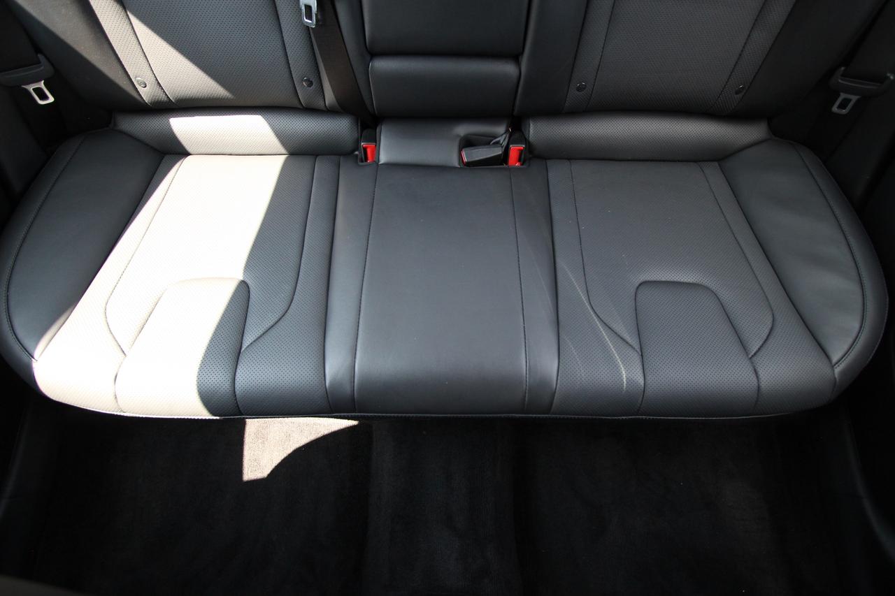 2023 Hyundai Elantra LUXURY - ONE OWNER LOW KMS Photo