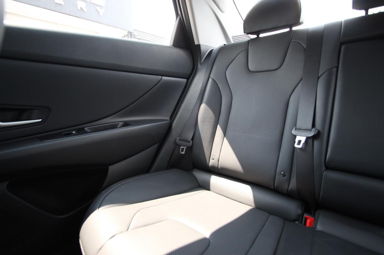 2023 Hyundai Elantra LUXURY - ONE OWNER LOW KMS Photo