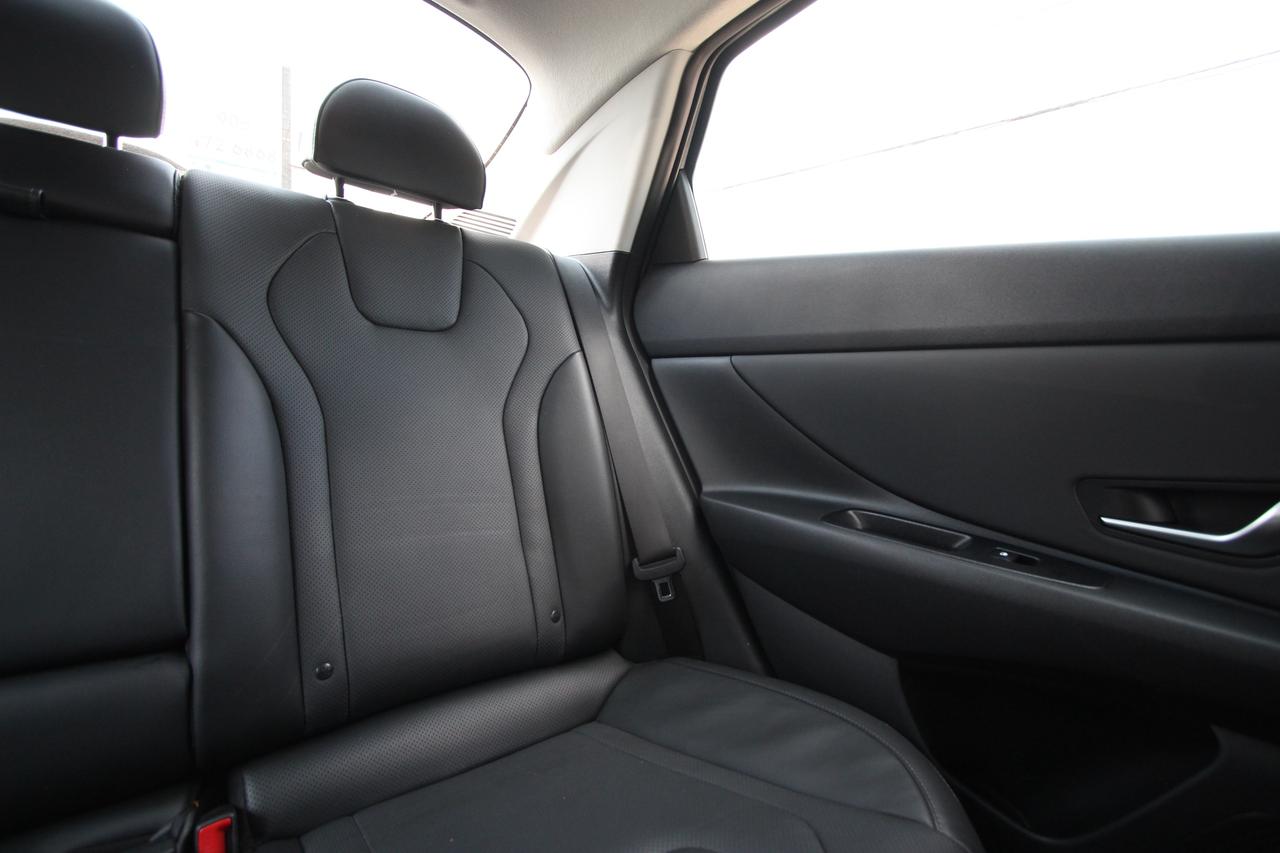 2023 Hyundai Elantra LUXURY - ONE OWNER LOW KMS Photo