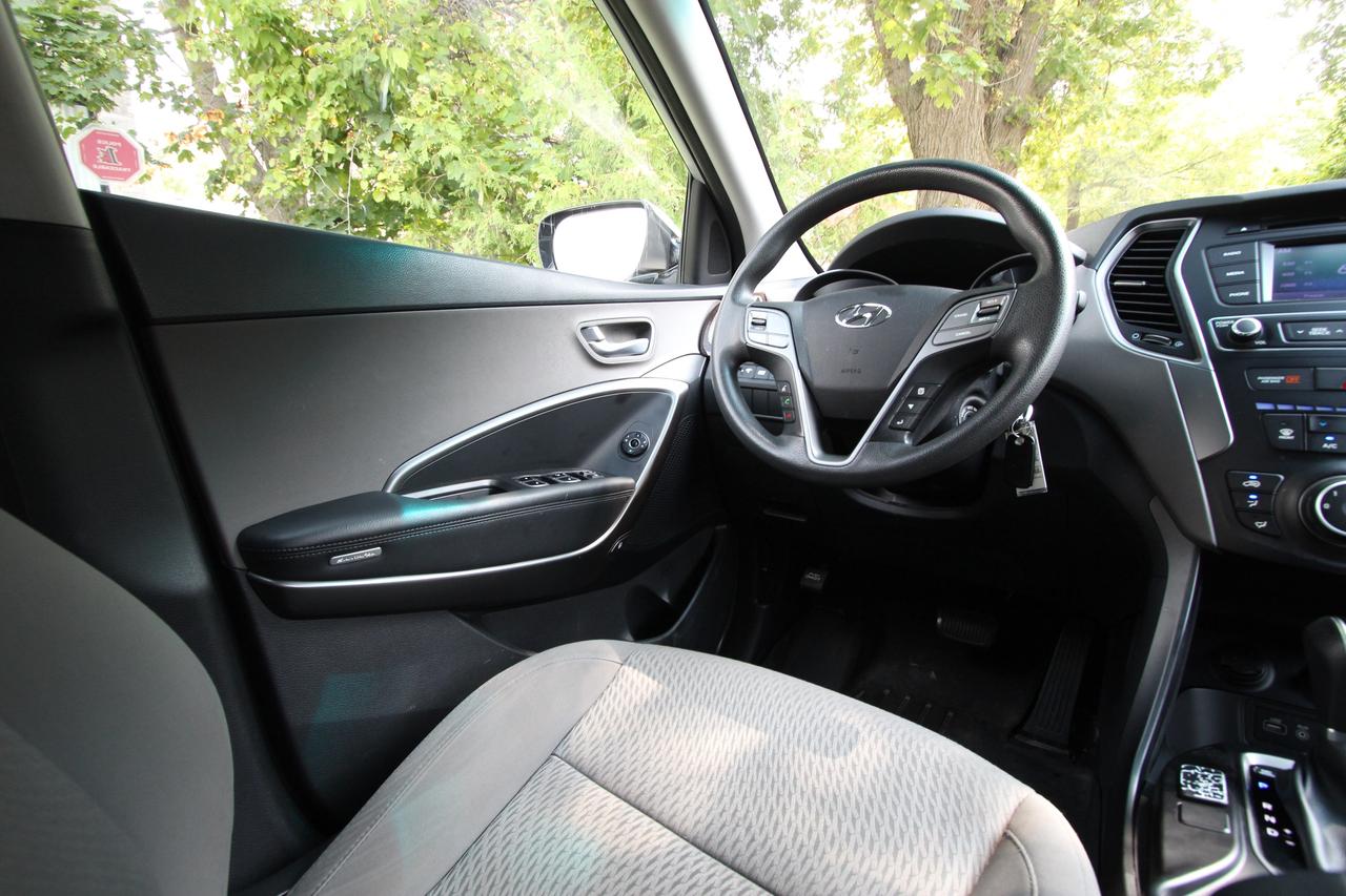 2018 Hyundai Santa Fe Sport SPORT AWD - CLEAN CARFAX NO ACCIDENTS Photo4