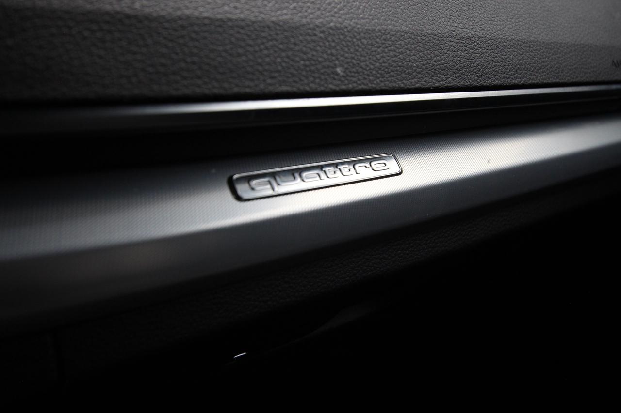 2021 Audi Q5 Progressiv S-LINE - 2 KEYS/ PANORAMIC SUNROOF Photo