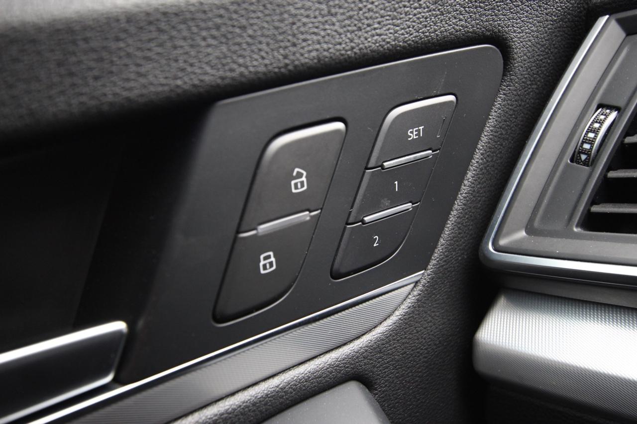 2021 Audi Q5 Progressiv S-LINE - 2 KEYS/ PANORAMIC SUNROOF Photo