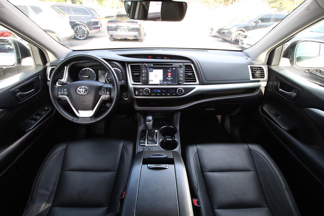 2018 Toyota Highlander XLE AWD - CLEAN CARFAX NO ACCIDENTS Photo