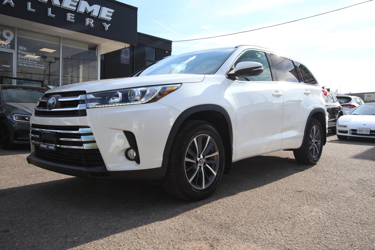 2018 Toyota Highlander XLE AWD - CLEAN CARFAX NO ACCIDENTS Photo4