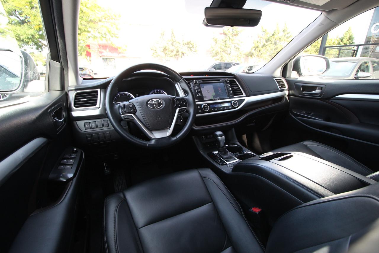 2018 Toyota Highlander XLE AWD - CLEAN CARFAX NO ACCIDENTS Photo