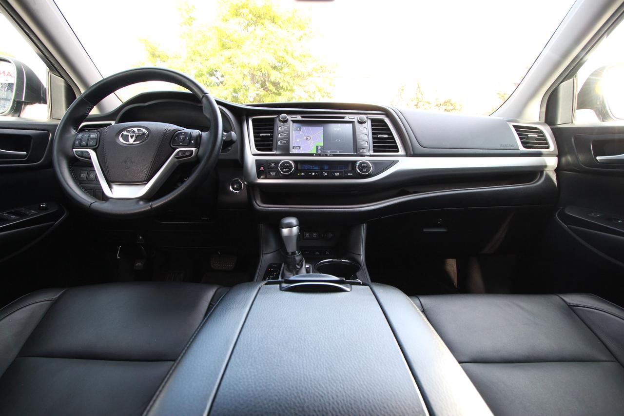 2018 Toyota Highlander XLE AWD - CLEAN CARFAX NO ACCIDENTS Photo