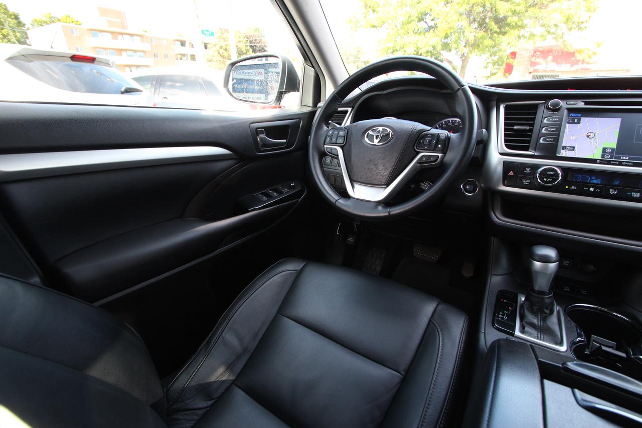 2018 Toyota Highlander XLE AWD - CLEAN CARFAX NO ACCIDENTS Photo