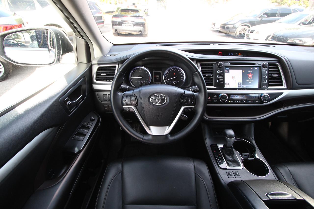 2018 Toyota Highlander XLE AWD - CLEAN CARFAX NO ACCIDENTS Photo