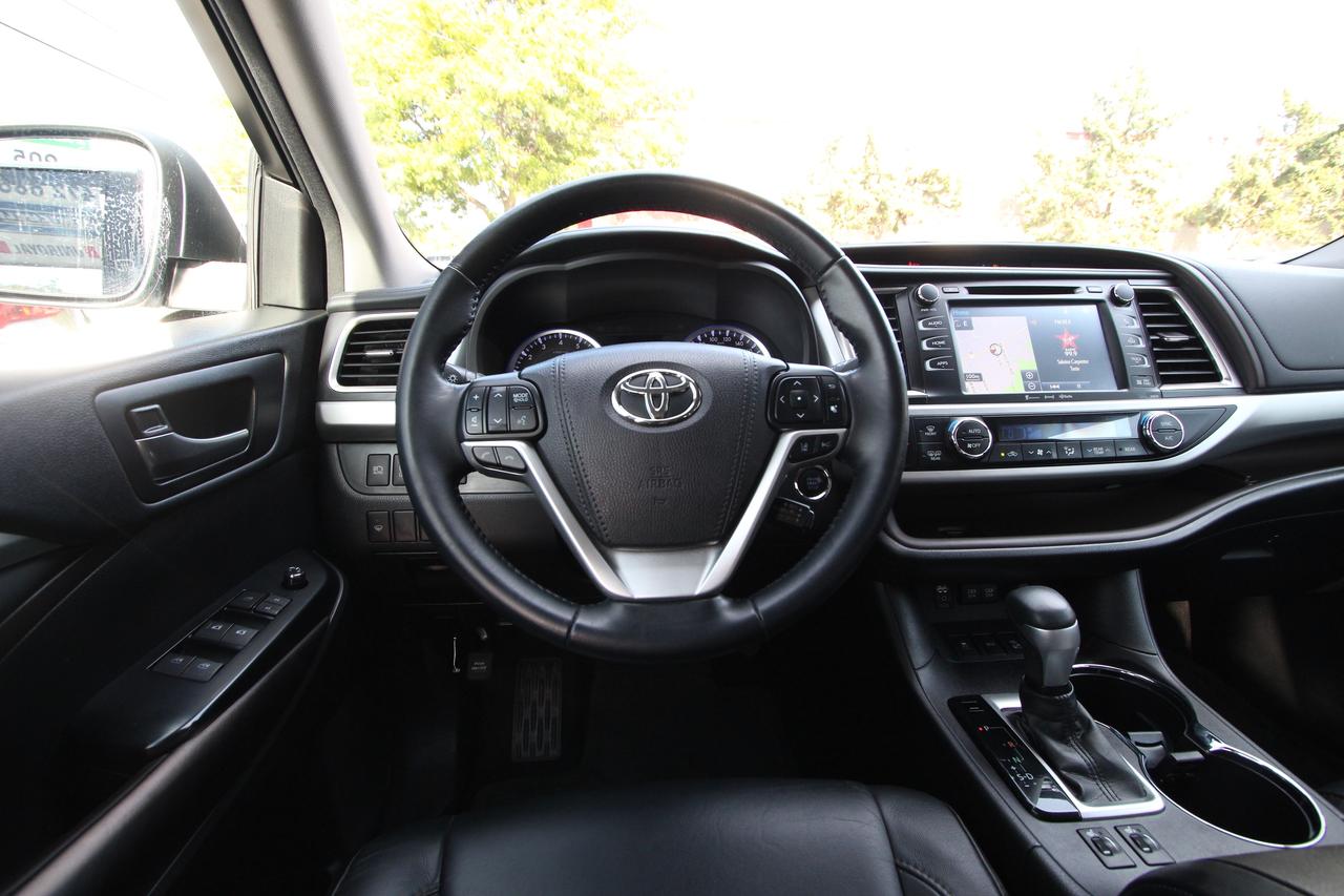 2018 Toyota Highlander XLE AWD - CLEAN CARFAX NO ACCIDENTS Photo