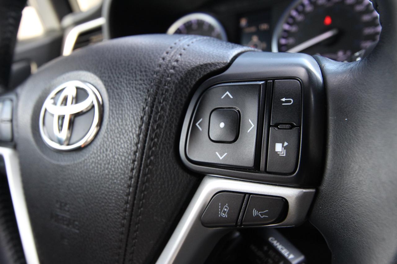 2018 Toyota Highlander XLE AWD - CLEAN CARFAX NO ACCIDENTS Photo