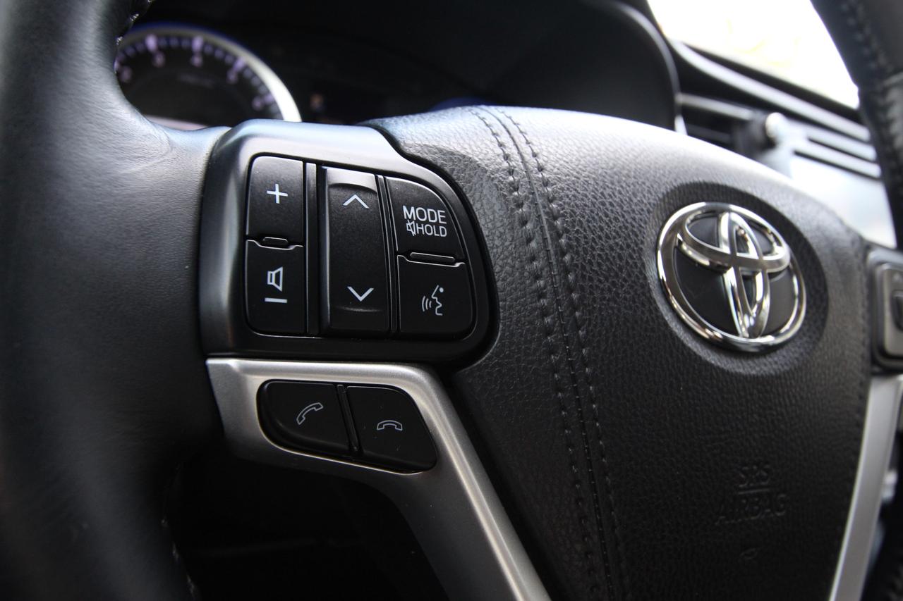 2018 Toyota Highlander XLE AWD - CLEAN CARFAX NO ACCIDENTS Photo