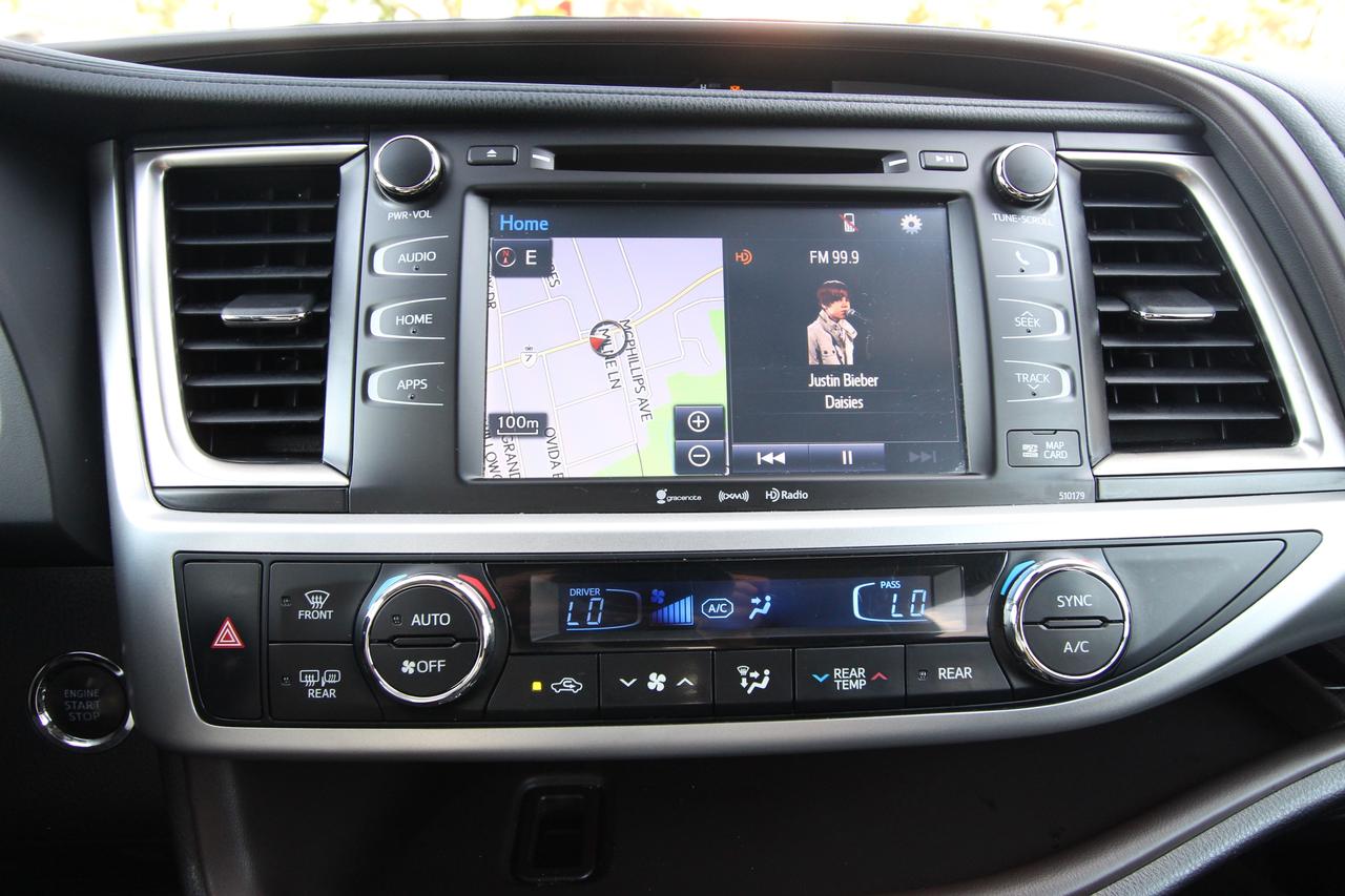 2018 Toyota Highlander XLE AWD - CLEAN CARFAX NO ACCIDENTS Photo