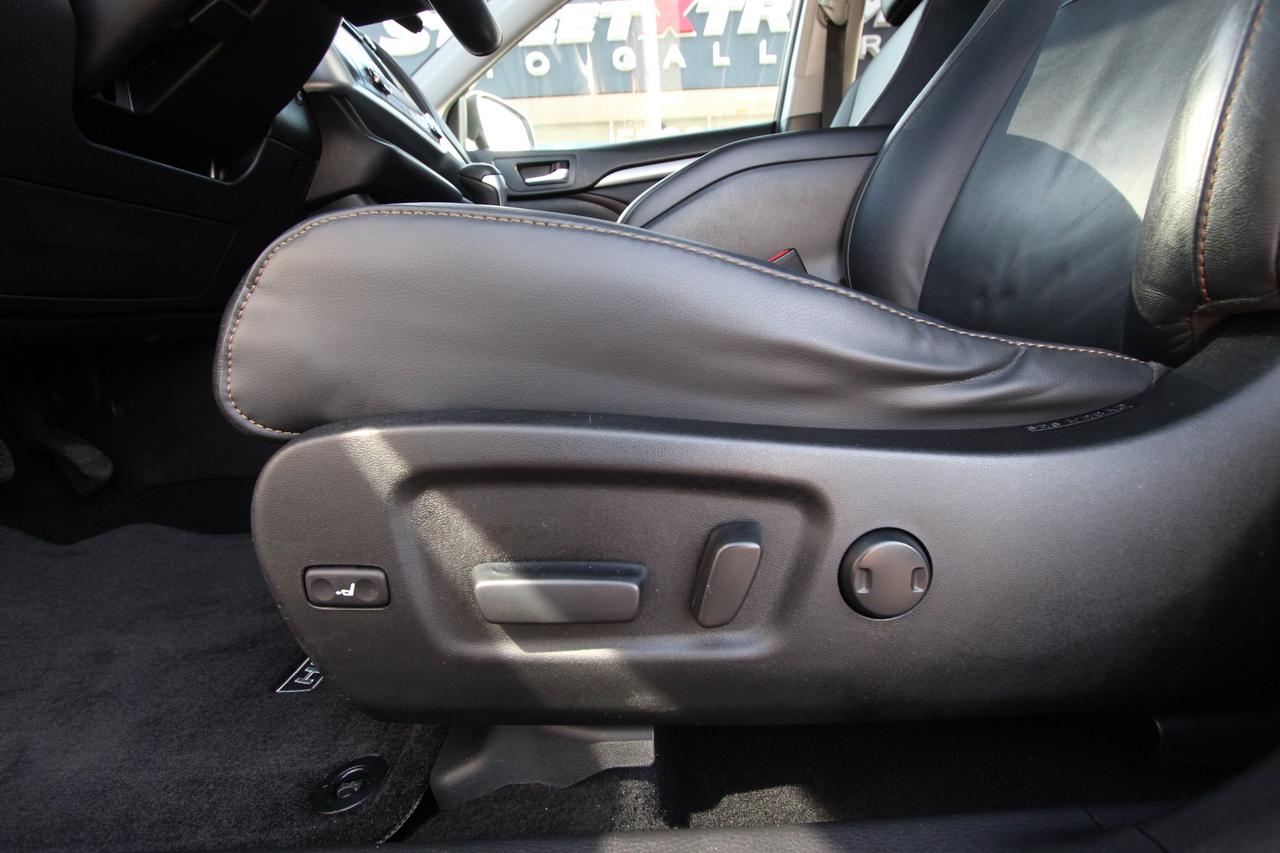 2018 Toyota Highlander XLE AWD - CLEAN CARFAX NO ACCIDENTS Photo