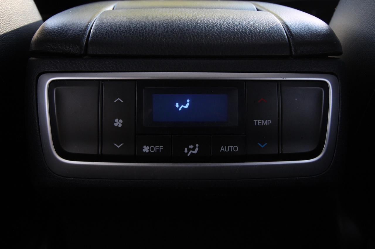 2018 Toyota Highlander XLE AWD - CLEAN CARFAX NO ACCIDENTS Photo