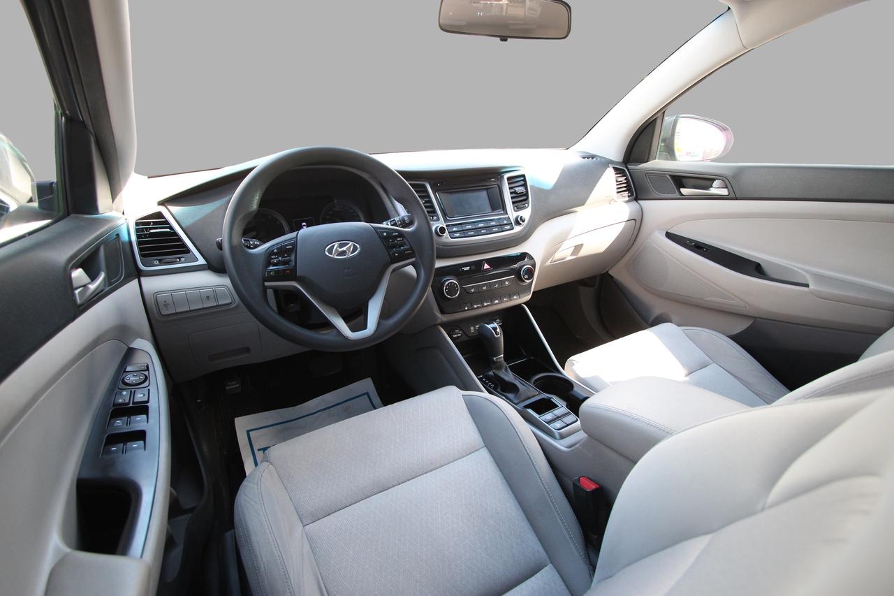 2017 Hyundai Tucson SE - NO ACCIDENTS/ DEALER SERVICED Photo