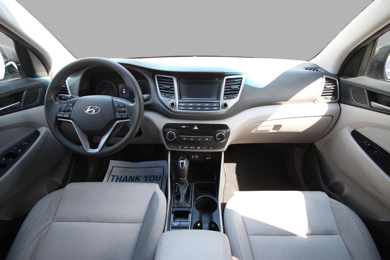 2017 Hyundai Tucson SE - NO ACCIDENTS/ DEALER SERVICED Photo