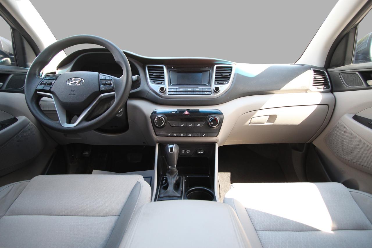 2017 Hyundai Tucson SE - NO ACCIDENTS/ DEALER SERVICED Photo