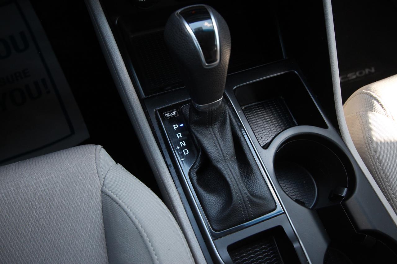 2017 Hyundai Tucson SE - NO ACCIDENTS/ DEALER SERVICED Photo