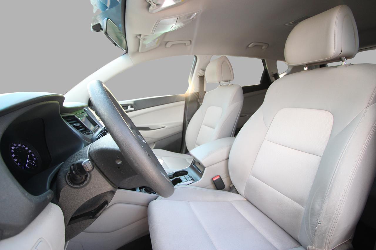 2017 Hyundai Tucson SE - NO ACCIDENTS/ DEALER SERVICED Photo