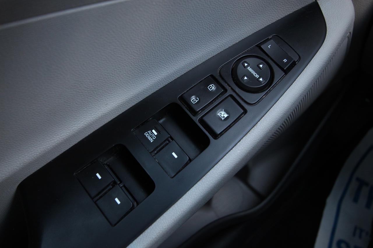 2017 Hyundai Tucson SE - NO ACCIDENTS/ DEALER SERVICED Photo