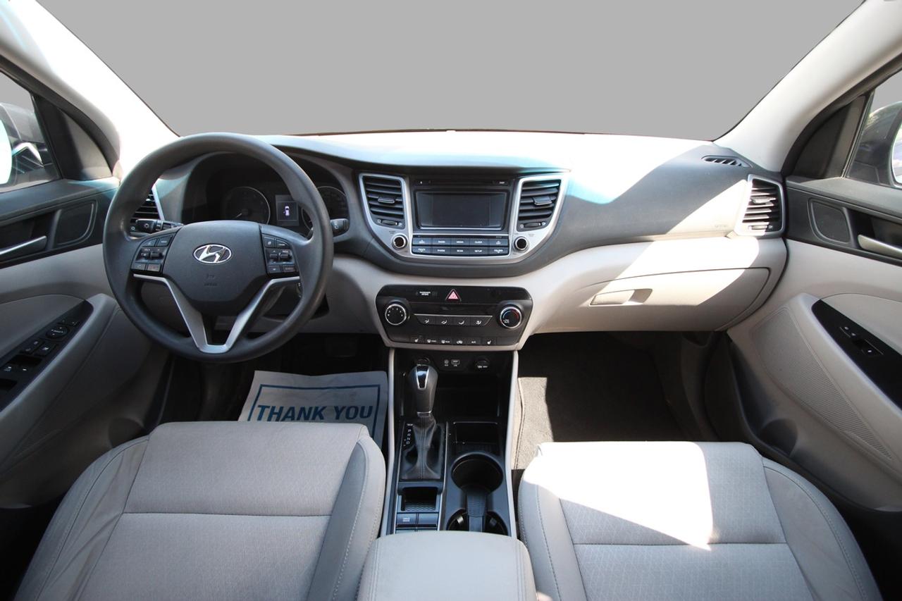 2017 Hyundai Tucson SE - NO ACCIDENTS/ DEALER SERVICED Photo